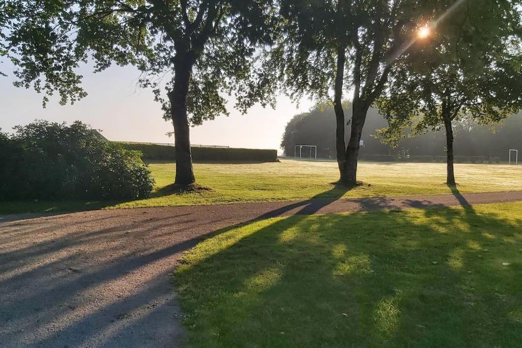 Languidic Domaine Des Lauriers 20 Couchagesヴィラ エクステリア 写真